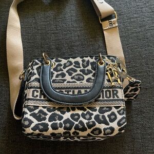Small cute leopard cheetah, print purse.